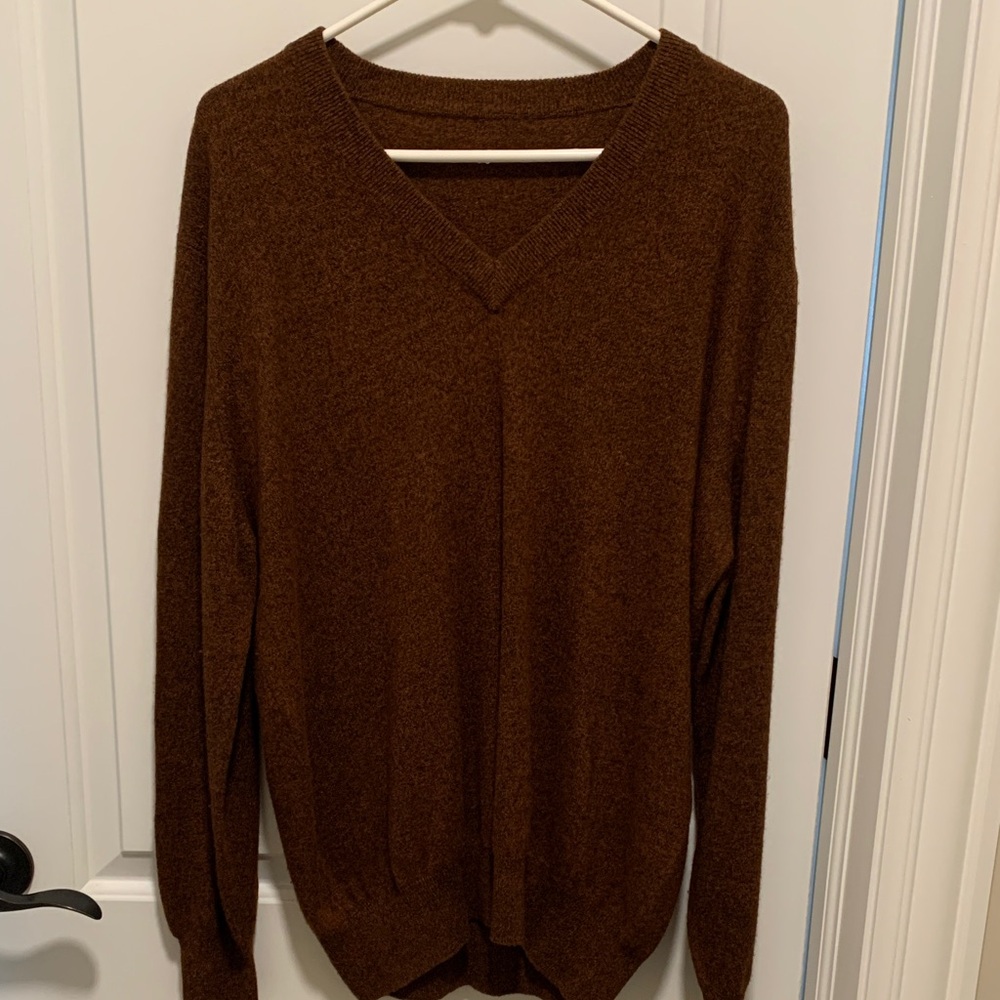 Elegant V-Neck Sweater for Men in Rich Brown. Size: L.Pre-owned.